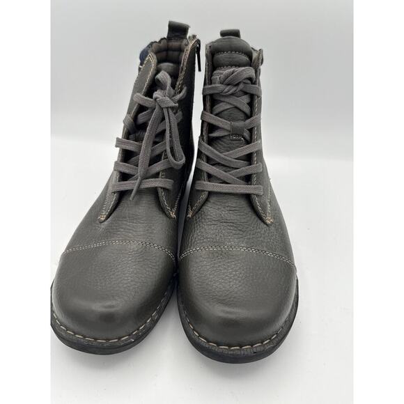 Clarks Women’s Gray Leather Ankle Boots Size 10W – Wide Width Zip-Up Booties - Picture 6 of 6